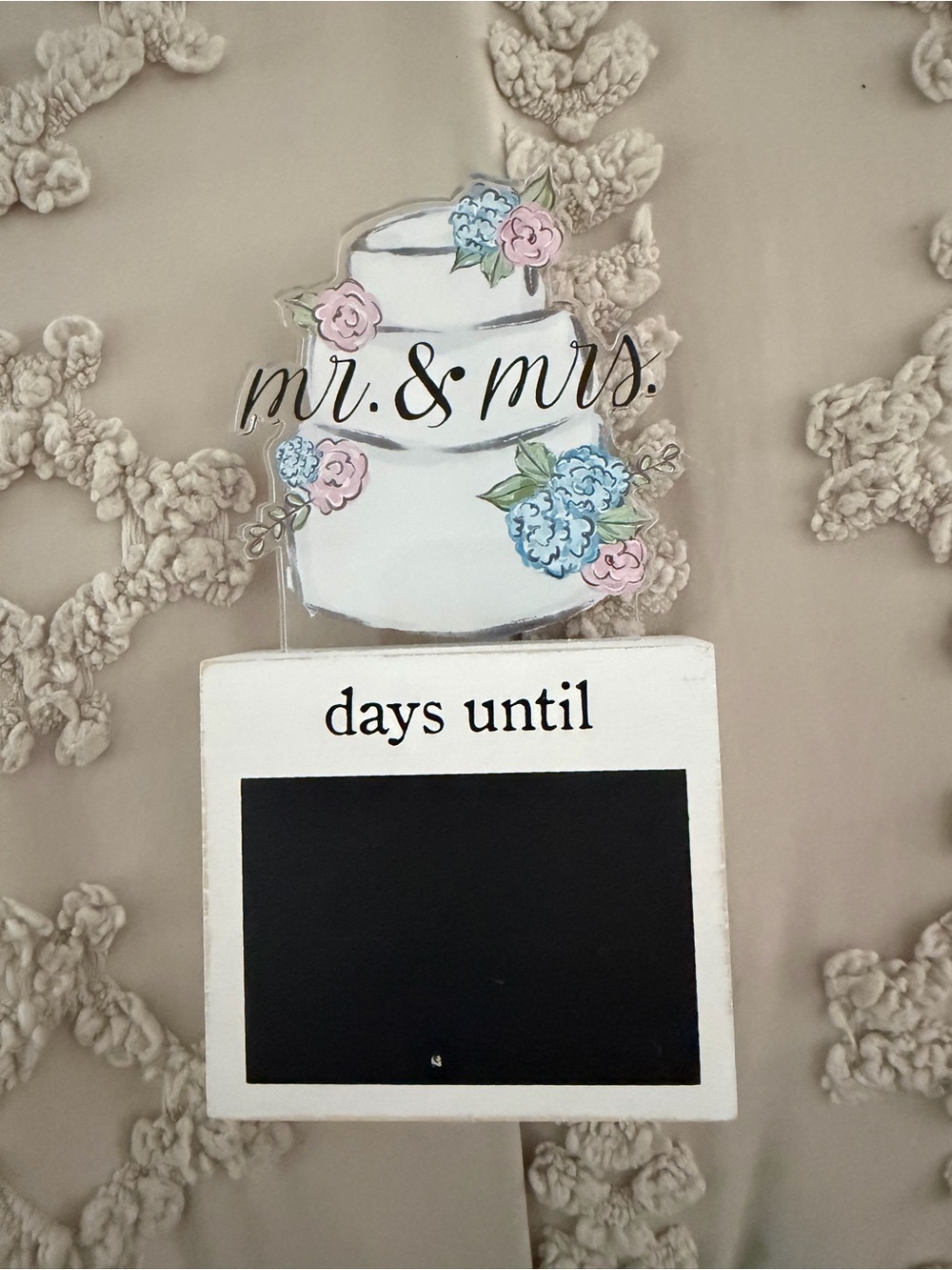 NWOT Mr. & Mrs. Wedding Countdown Chalkboard Sign - White with Pink & Blue Flora
